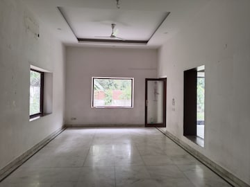 Room in 5 BHK Apartment at RWA Hauz Khas Block C 5, Hauz Khas – for Rent
