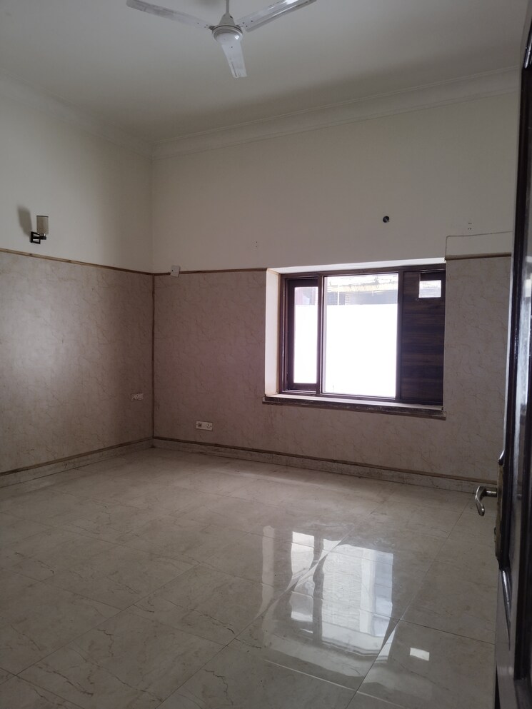Room, rwa-hauz-khas-block-c-5 5 Bedroom 6000 Sq.Ft. Apartment In Hauz Khas Delhi 9008199