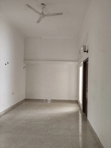 Room in 5 BHK Apartment at RWA Hauz Khas Block C 5, Hauz Khas – for Rent