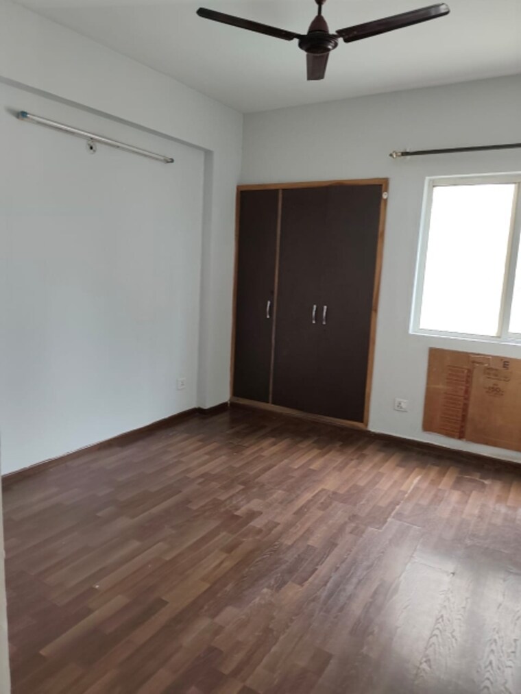 Room, paras-seasons 2 Bedroom 830 Sq.Ft. Apartment In Sector 168 Noida 9008214