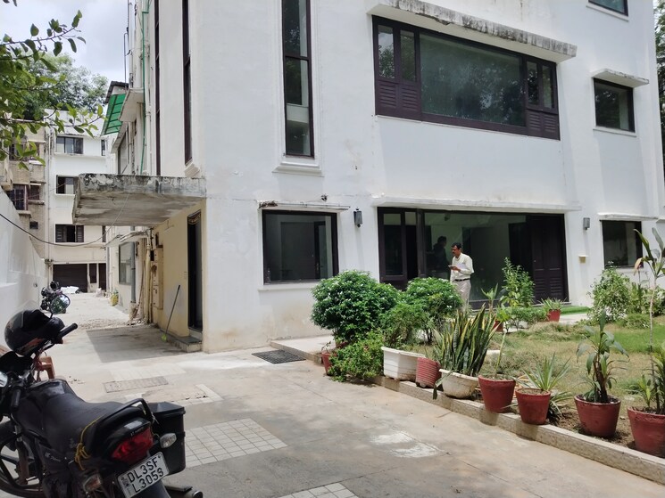 Exterior View, rwa-hauz-khas-block-c-5 5 Bedroom 6000 Sq.Ft. Apartment In Hauz Khas Delhi 9008199