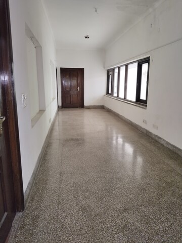 Room in 5 BHK Apartment at RWA Hauz Khas Block C 5, Hauz Khas – for Rent
