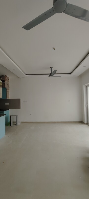 Room in 2 BHK Apartment at Casagrand Boulevard, Hennur Road – for Rent
