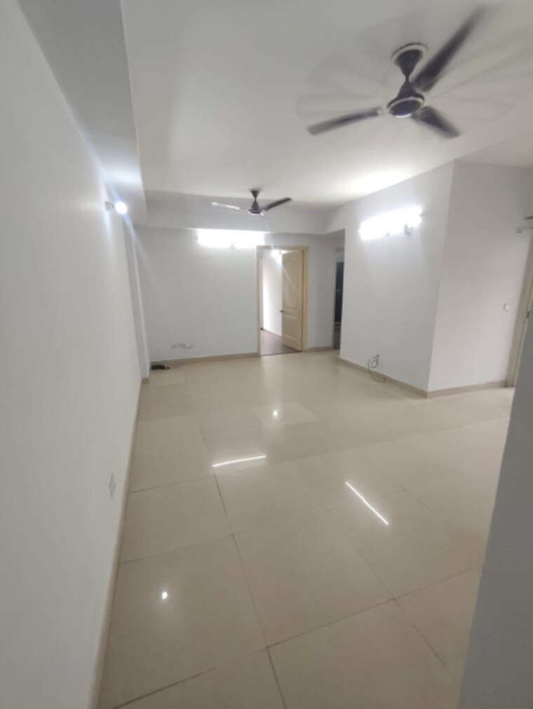 Room, paras-seasons 2 Bedroom 830 Sq.Ft. Apartment In Sector 168 Noida 9008240