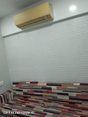 Furnished Amenities in 1.5 BHK Apartment at AP Mukta, Khar West – for Sale