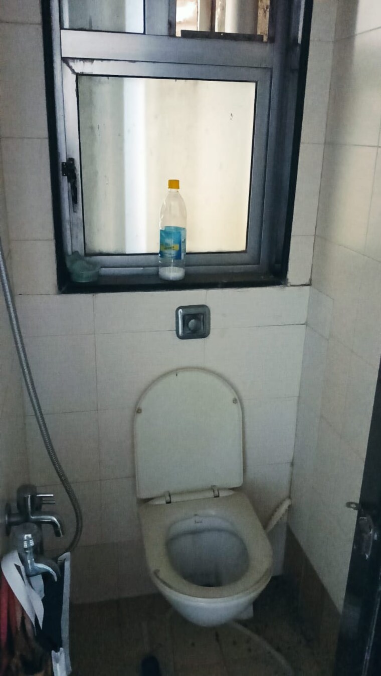 Bathroom, parel 2.5 Bedroom 1000 Sq.Ft. Apartment In Parel Mumbai 9008361