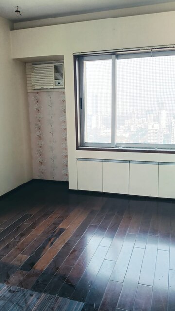 Room in 2.5 BHK Apartment at Parel – for Sale