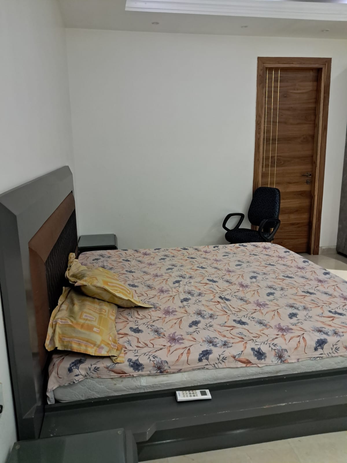 1 BHK + Extra Room 450 Sq.Ft. Independent House in RWA Apartments Sector 19