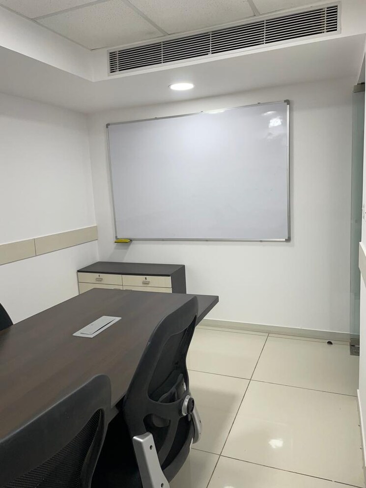 Team Area, parshwanath-business-park Commercial Office Space 1075 Sq.Ft. In Prahlad Nagar Ahmedabad 9008314