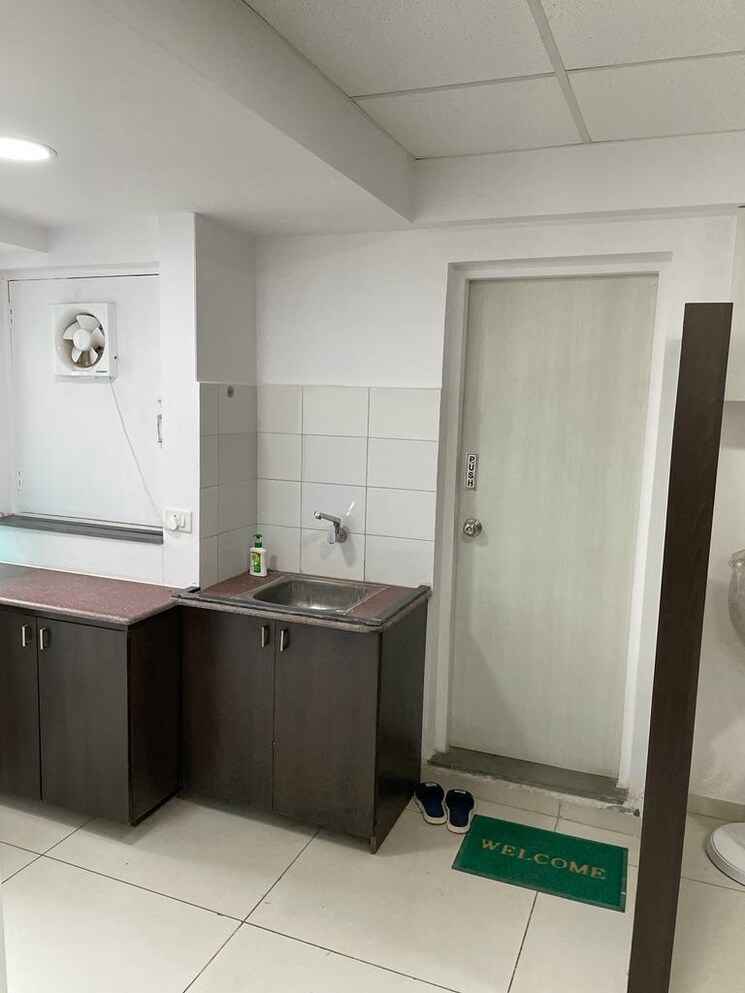Bathroom, parshwanath-business-park Commercial Office Space 1075 Sq.Ft. In Prahlad Nagar Ahmedabad 9008314