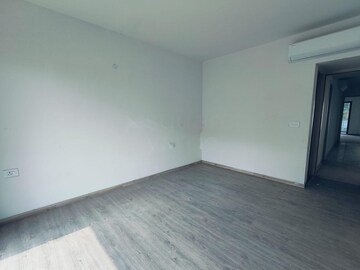 Room in 4 BHK Apartment at Birla Navya, Sector 63a – for Rent