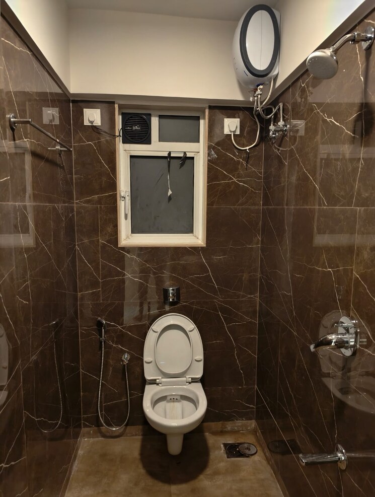 Bathroom, alag-artis 2 Bedroom 583 Sq.Ft. Apartment In Pant Nagar Mumbai 9008351