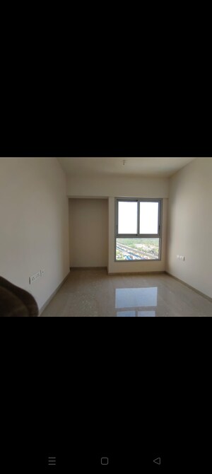 Room in 2 BHK Apartment at Piramal Vaikunth, Balkum Pada – for Sale