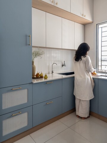 Furnished Amenities in 2 BHK Apartment at Andheri West – for Rent