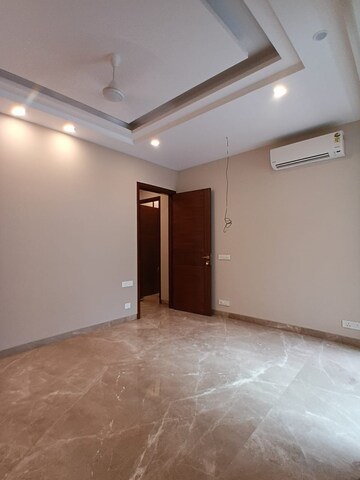 Room in 3.5 BHK Apartment at Greater Kailash ii – for Rent