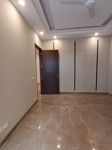 Room in 3.5 BHK Apartment at Greater Kailash ii – for Rent