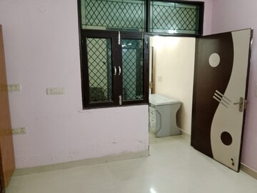 Room in 1 BHK Builder Floor at Santacruz West – for Rent