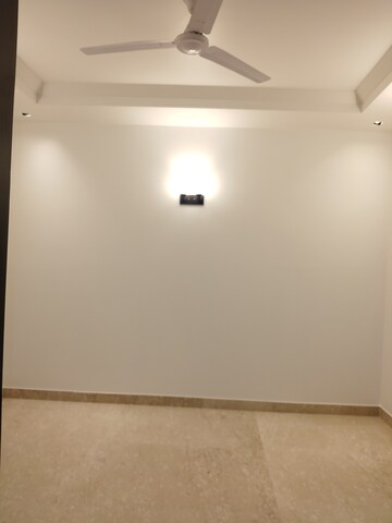 Room in 4 BHK Apartment at Boutique Residential Apartments D-6 4, Vasant Vihar – for Rent