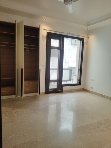 Room in 4 BHK Apartment at Boutique Residential Apartments D-6 4, Vasant Vihar – for Rent