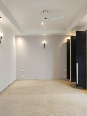 Room in 4 BHK Apartment at Boutique Residential Apartments D-6 4, Vasant Vihar – for Rent
