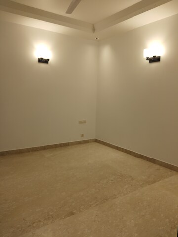 Room in 4 BHK Apartment at Boutique Residential Apartments D-6 4, Vasant Vihar – for Rent