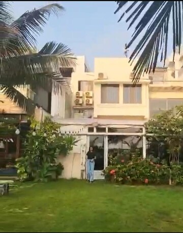 6 BHK Villa – Exterior View View at Juhu - for Sale