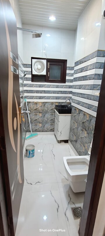 Team Area in 1 BHK Builder Floor at Pitampura – for Rent