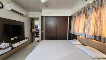 Bedroom in 4 BHK Apartment at Pacifica Reflections, Near Nirma University On Sg Highway – for Rent