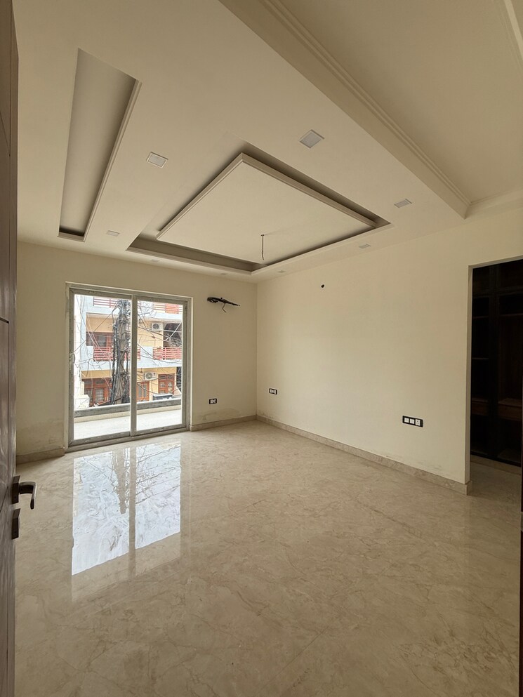 Room, sector 28 3 Bedroom 250 Sq.Yd. Builder Floor In Sector 28 Faridabad 9008552