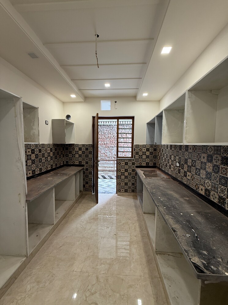 Kitchen, sector 28 3 Bedroom 250 Sq.Yd. Builder Floor In Sector 28 Faridabad 9008552
