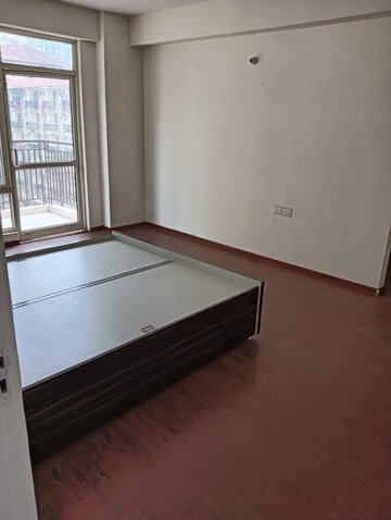Room in 2.5 BHK Apartment at AWHO Shanti Vihar, Sector 95 – for Rent