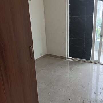 Room in 2.5 BHK Apartment at AWHO Shanti Vihar, Sector 95 – for Rent