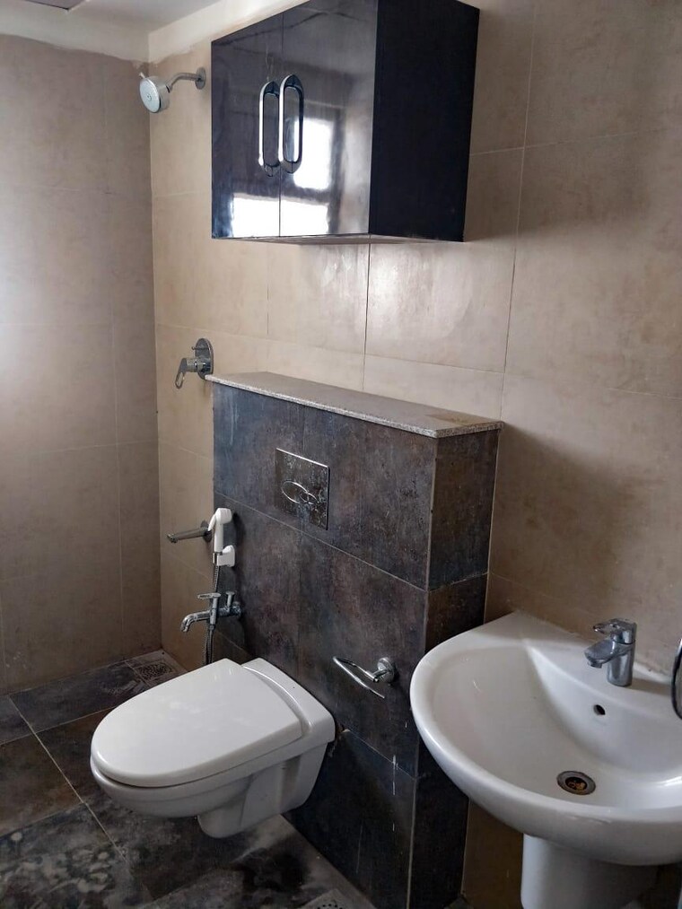 Bathroom, mahindra-ashvita 3 Bedroom 1636 Sq.Ft. Apartment In Kukatpally Hyderabad 9008617