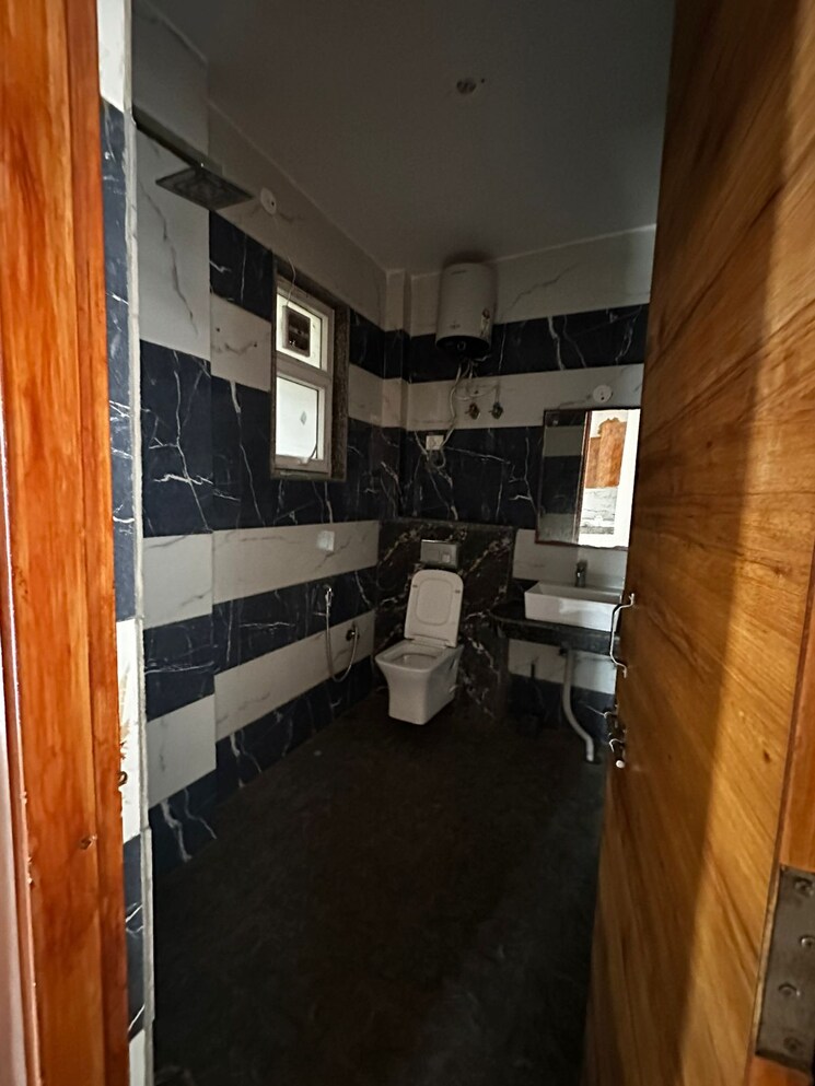 Gym, sector 52 2 Bedroom 1500 Sq.Ft. Builder Floor In Sector 52 Gurgaon 9008639