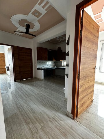 Room in 2 BHK Builder Floor at Sector 52 – for Rent