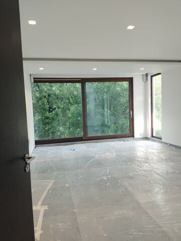 Room in 6 BHK Penthouse at Vasant Vihar – for Rent