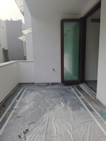 Room in 6 BHK Penthouse at Vasant Vihar – for Rent