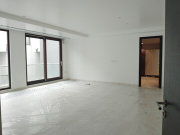 Room in 6 BHK Penthouse at Vasant Vihar – for Rent
