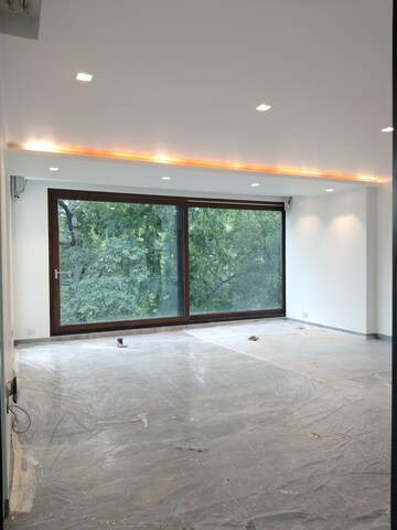 Room in 6 BHK Penthouse at Vasant Vihar – for Rent