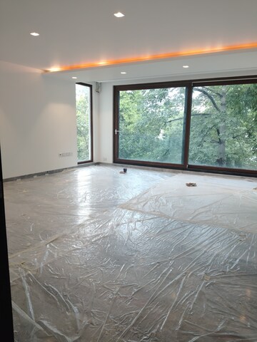 Room in 6 BHK Penthouse at Vasant Vihar – for Rent