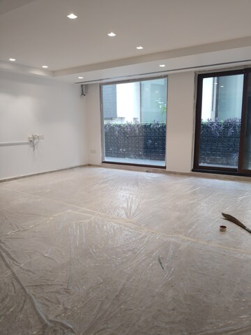 Room in 6 BHK Penthouse at Vasant Vihar – for Rent