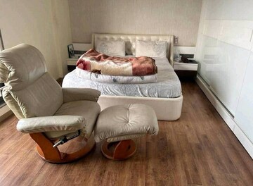Bedroom in 3 BHK Apartment at Andheri West – for Rent