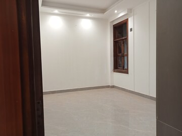 Room in 4 BHK Builder Floor at Mahavir Enclave 1 – for Sale