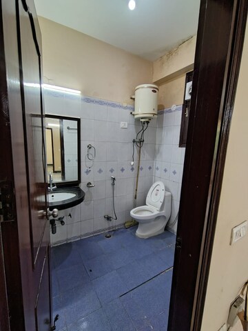 Kitchen in 2.5 BHK Builder Floor at Uppal Southend, Sector 49 – for Rent