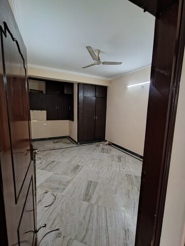 Room in 2.5 BHK Builder Floor at Uppal Southend, Sector 49 – for Rent
