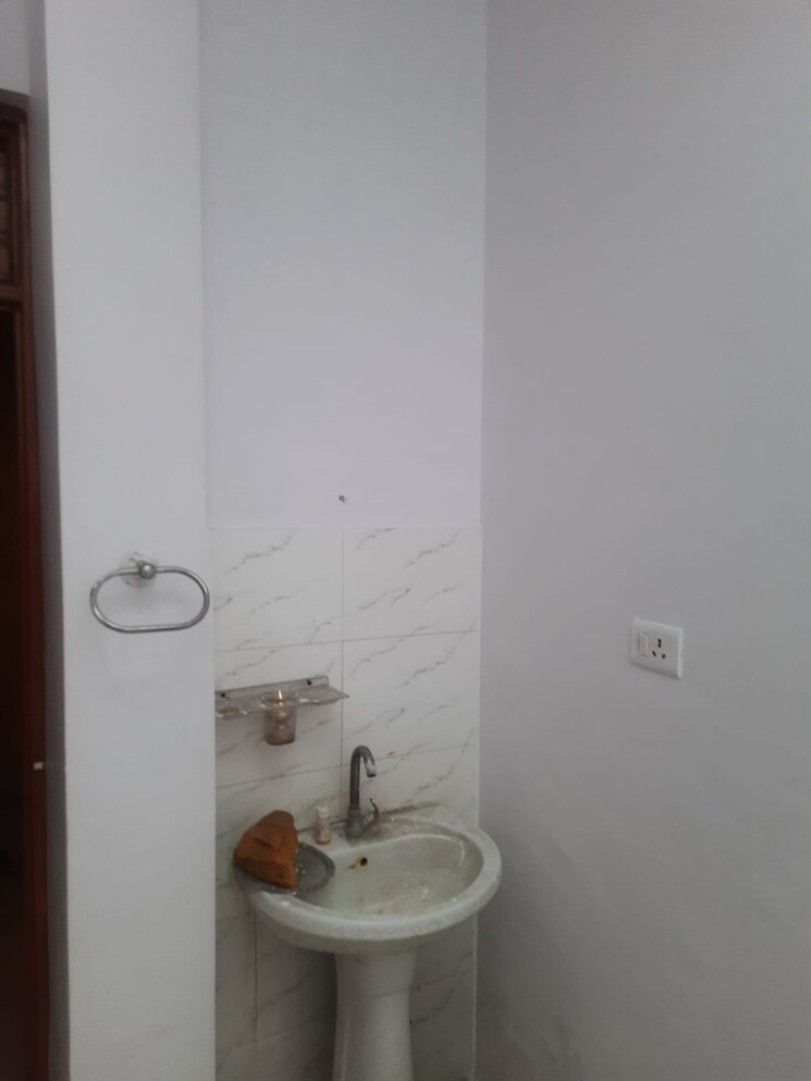 Bathroom, krishna nagar 3 Bedroom 1001 Sq.Ft. Independent House In Krishna Nagar Lucknow 9008812