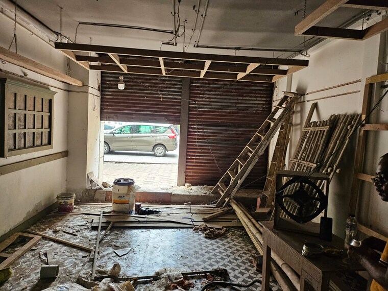 Gym, park street Commercial Showroom 1638 Sq.Ft. In Park Street Kolkata 9008855
