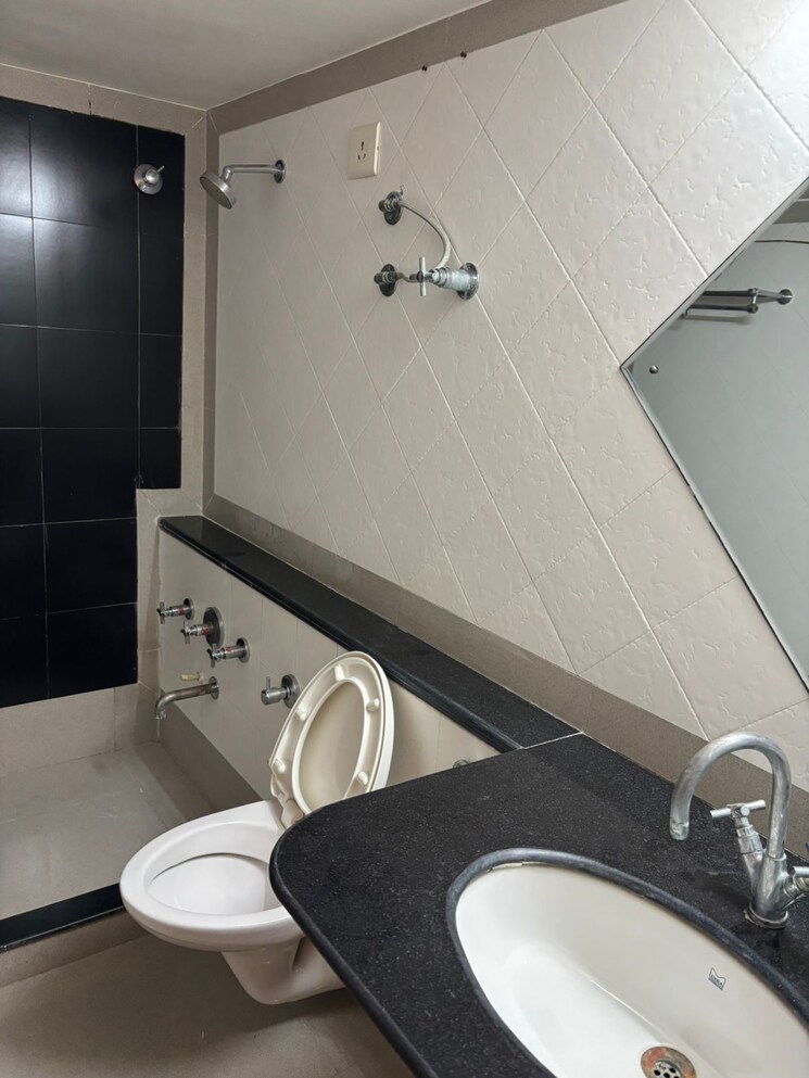 Bathroom, ratnakar-atelier 3 Bedroom 1800 Sq.Ft. Villa In Satellite Ahmedabad 9008868