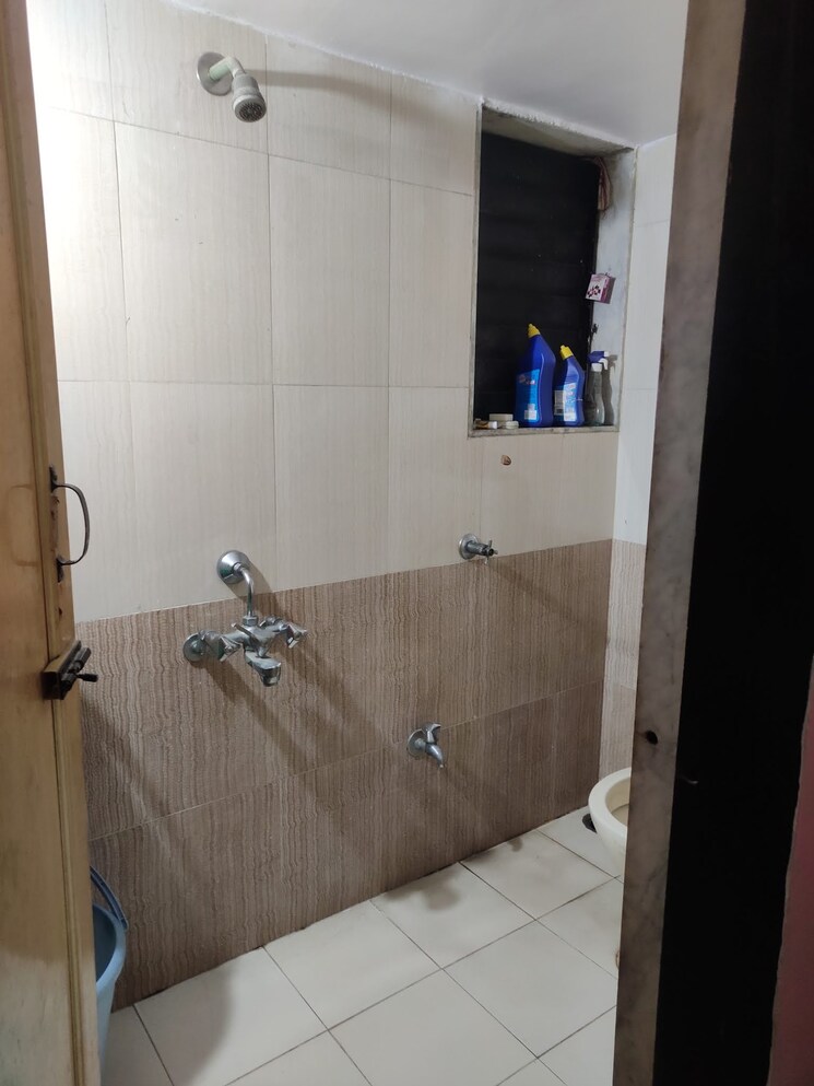 Bathroom, vastu-shilp-apartment 2 Bedroom 750 Sq.Yd. Apartment In Kharghar Navi Mumbai 9008927