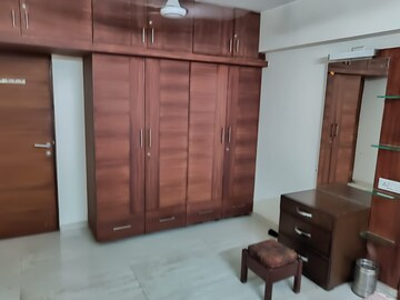 Room in 4 BHK Apartment at Ahmedabad Cantonment – for Rent